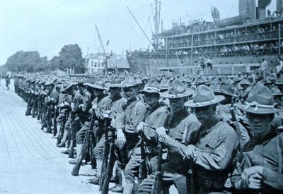 Amerikanische Truppen landen in Frankreich, 1917 von Unbekannt Unbekannt